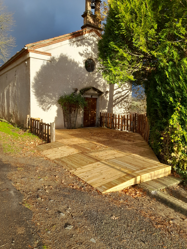 Entrée de la chapelle par la terrasse