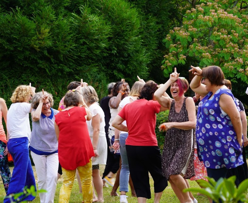 Séance de Yoga du rire en plein air